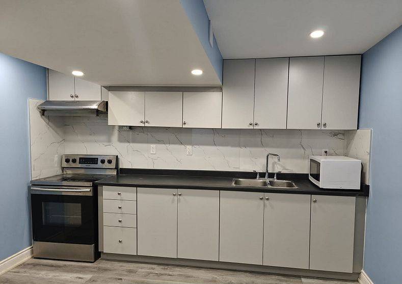 Brampton, ON L7A 2T8,32 Maple Beach CRES