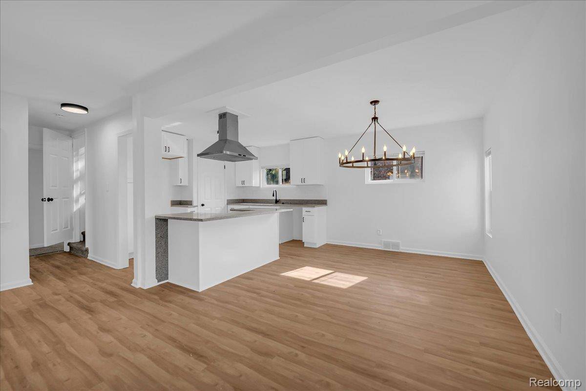 Detroit, MI 48235,16546 Sussex St