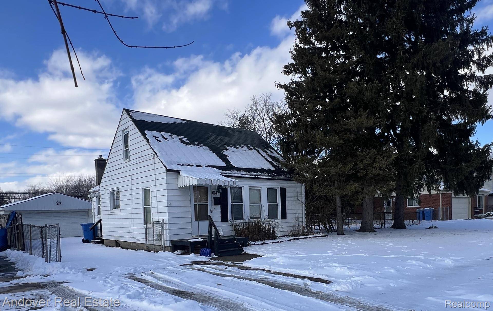 Dearborn Heights, MI 48127,6147 Whitefield ST