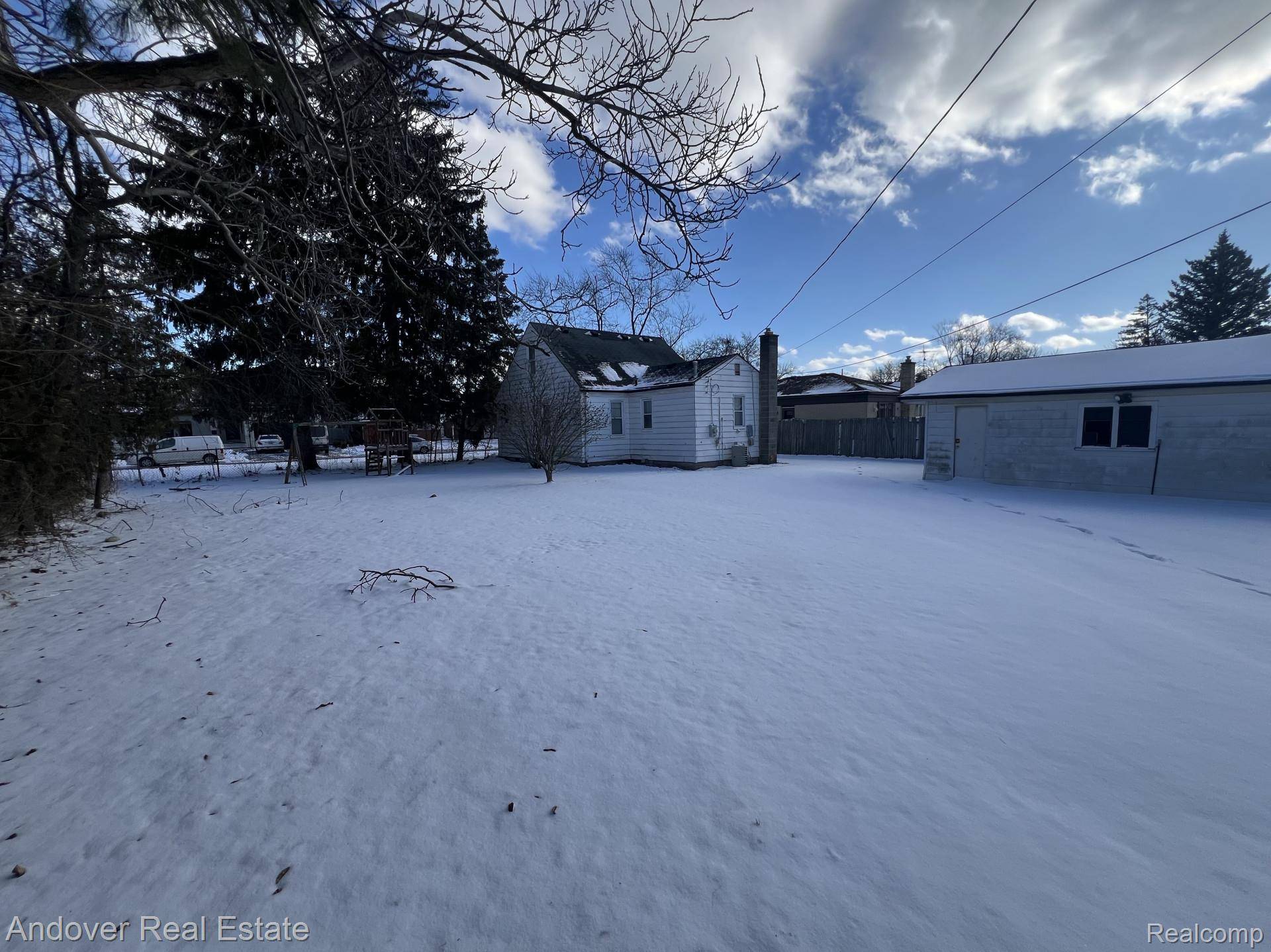 Dearborn Heights, MI 48127,6147 Whitefield ST