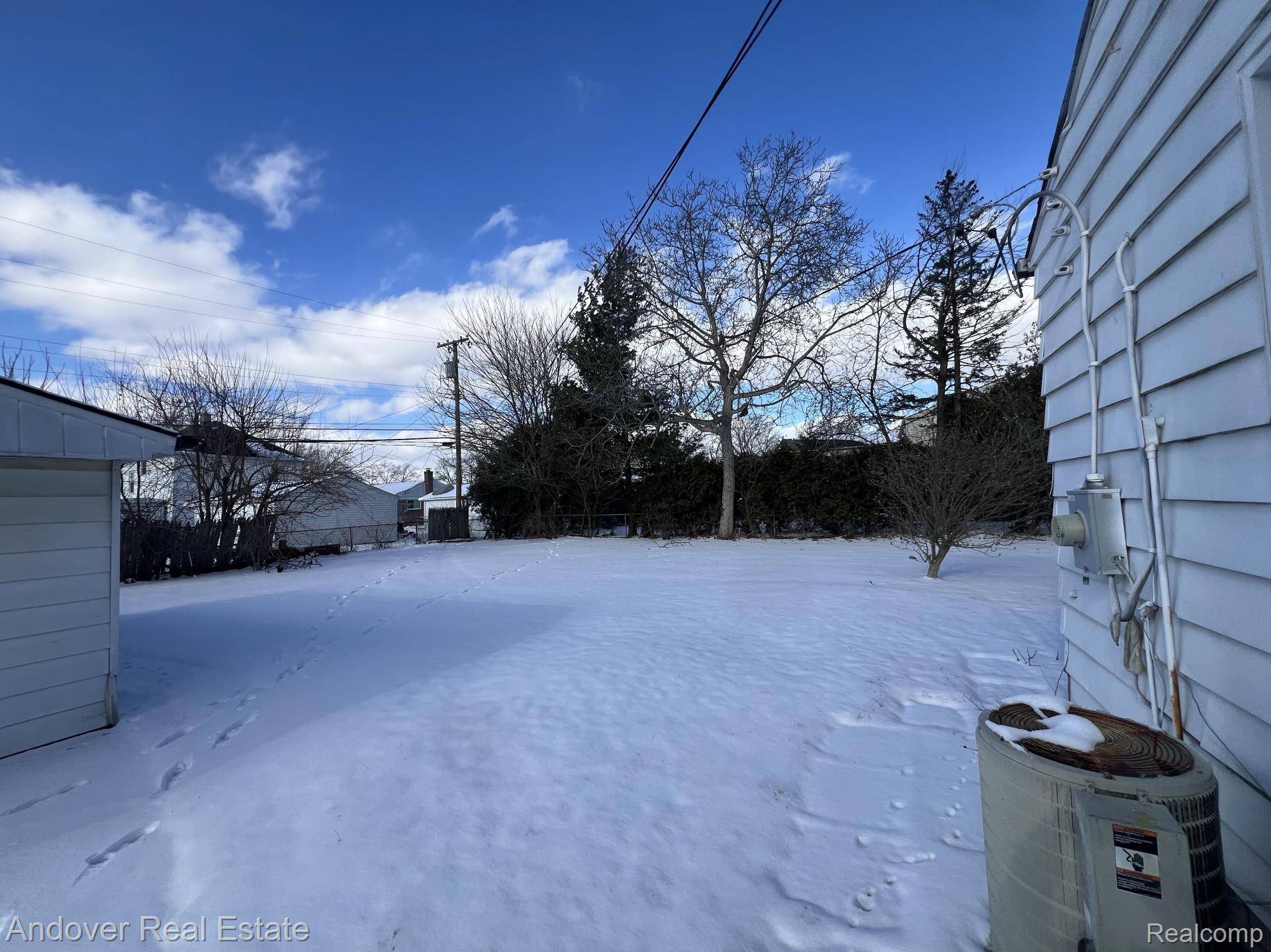 Dearborn Heights, MI 48127,6147 Whitefield ST