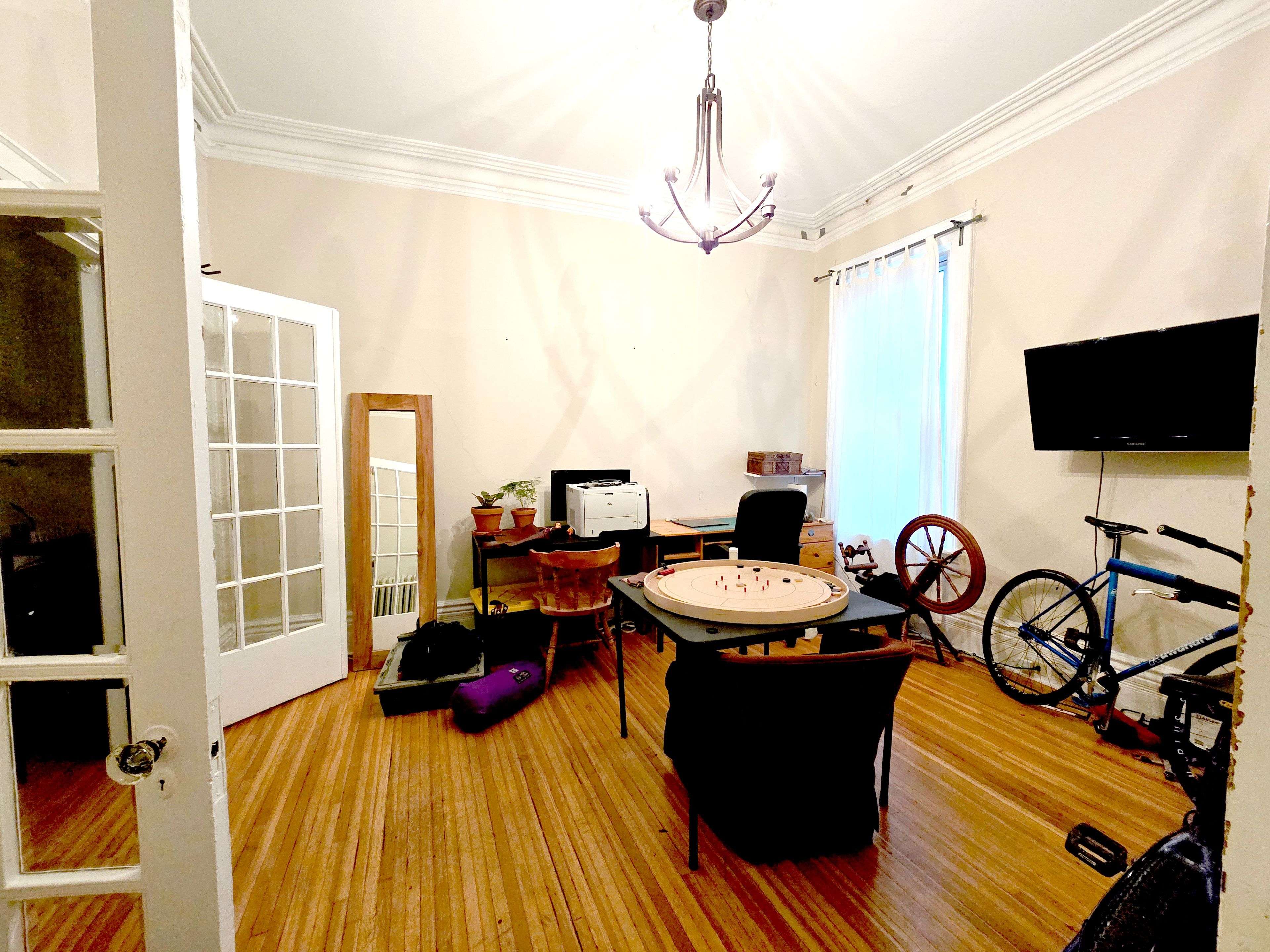 Toronto C01, ON M5T 2N4,12 Bellevue AVE