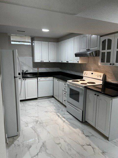 Mississauga, ON L5R 3R7,411 Bristol RD W