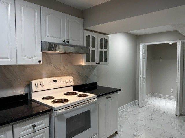 Mississauga, ON L5R 3R7,411 Bristol RD W