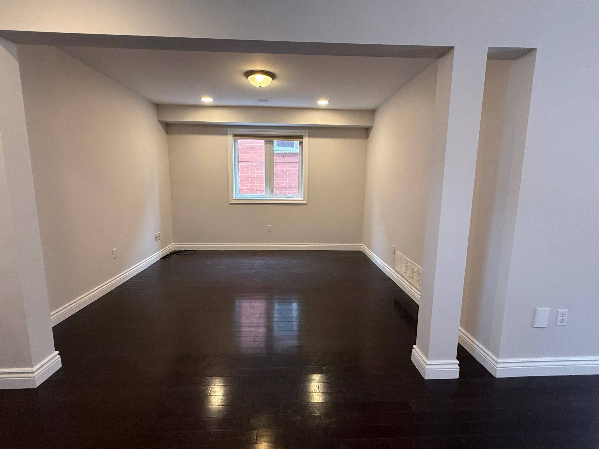 Mississauga, ON L4Z 4A7,5510 Red Brush DR #Upper