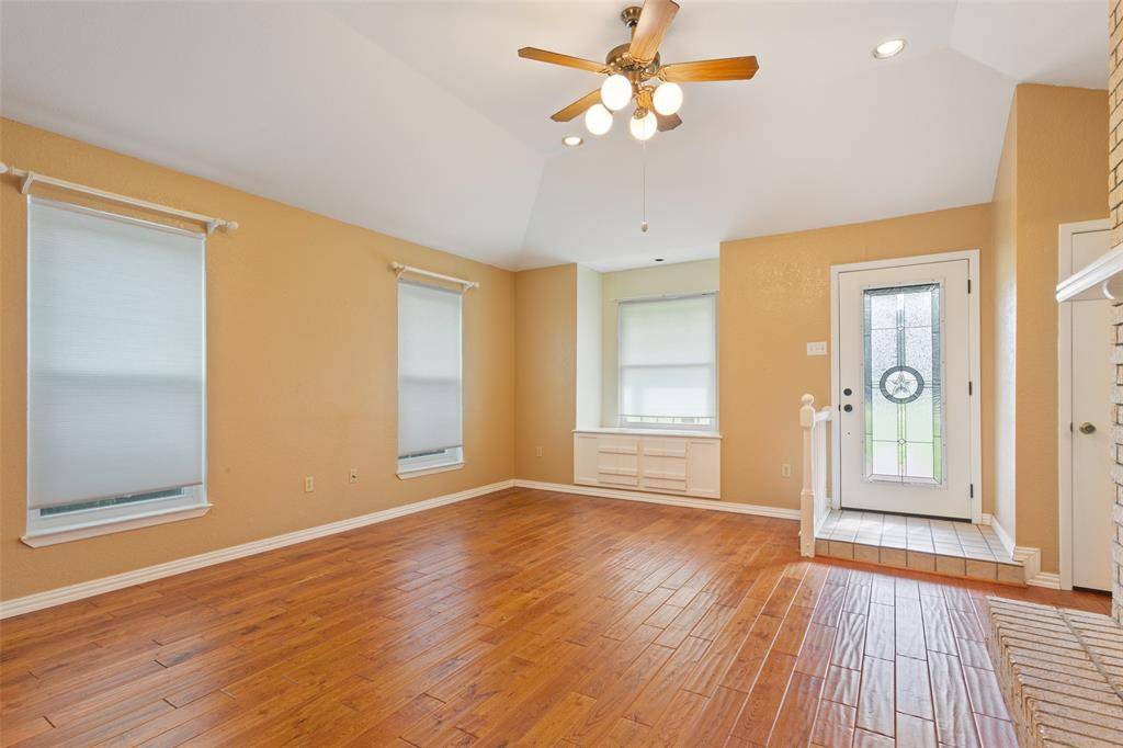 Lacy Lakeview, TX 76705,103 Spring Oak Street