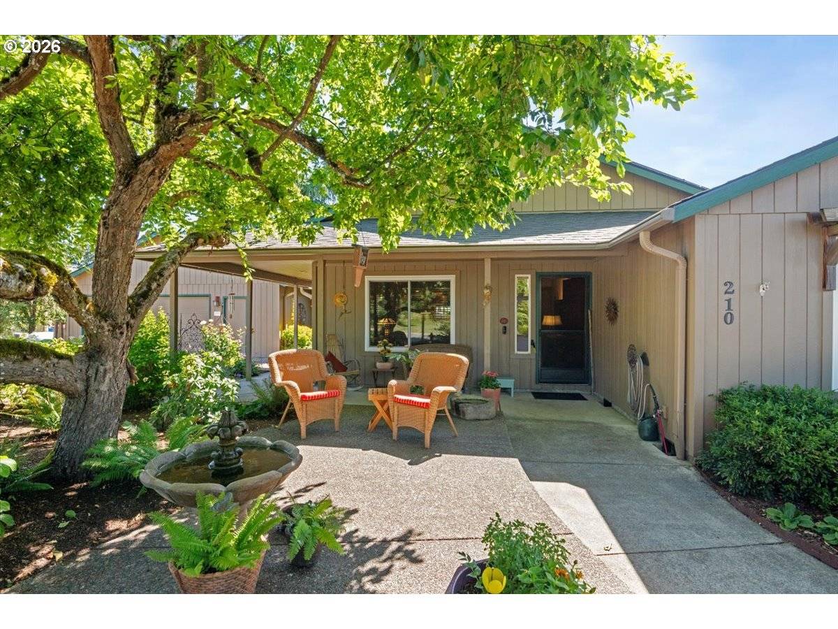 Carlton, OR 97111,210 S 2ND ST