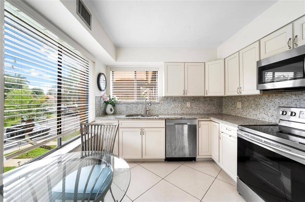 Boynton Beach, FL 33437,11205 Green Lake 204 Drive #204