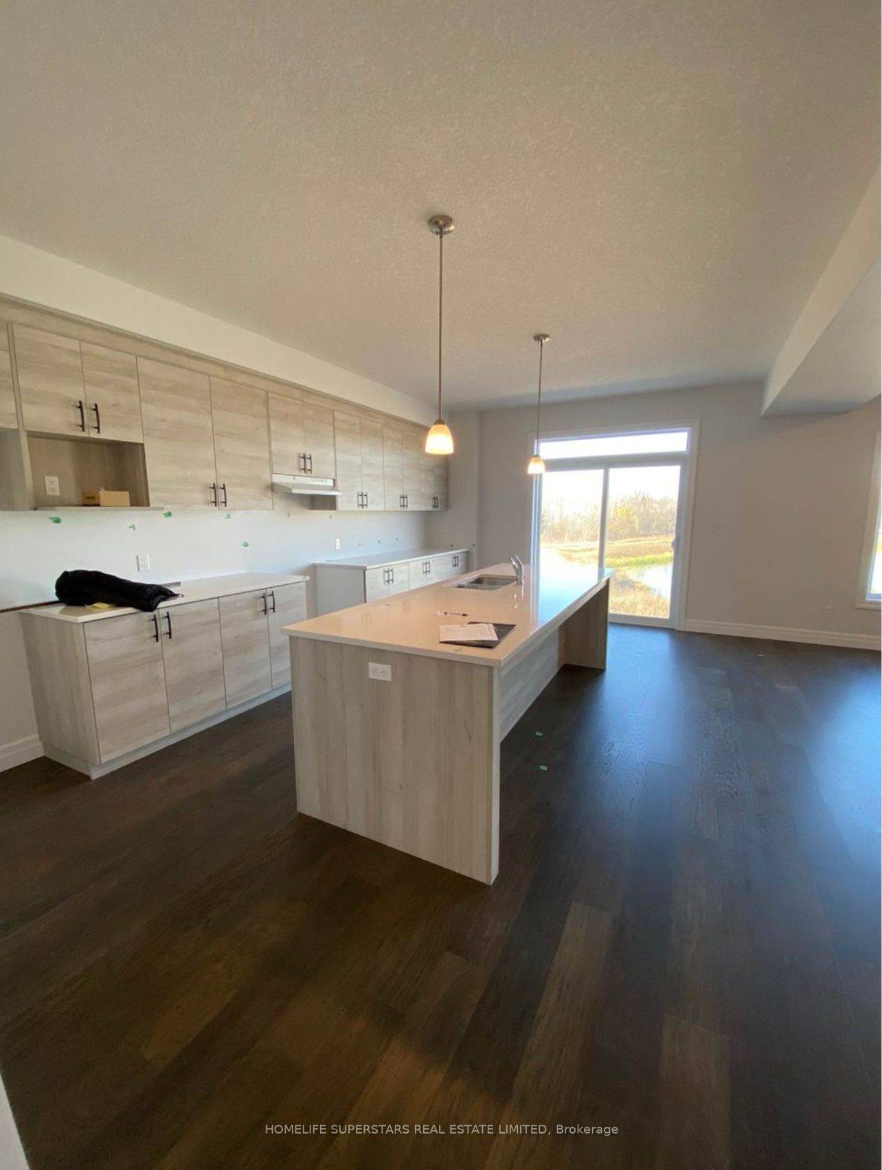 Cambridge, ON N1T 0E8,32 Faith ST #7