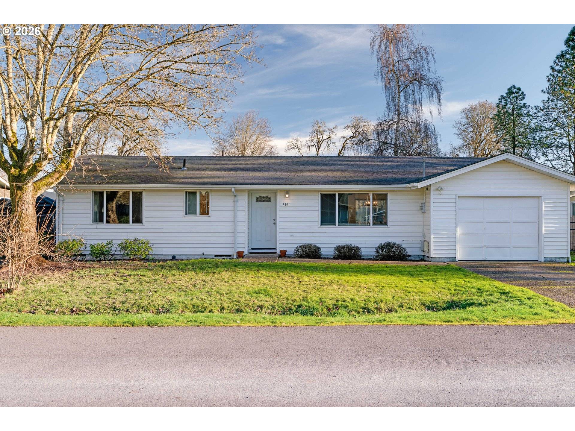 Dundee, OR 97115,759 SE ELM ST