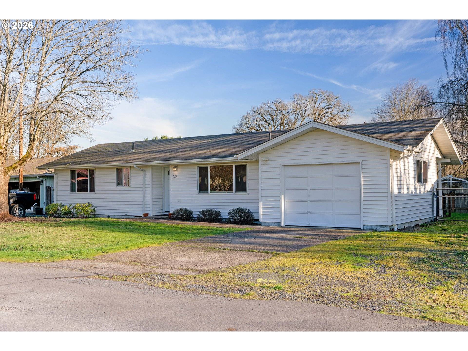 Dundee, OR 97115,759 SE ELM ST