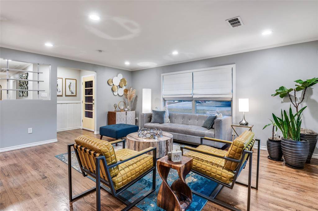 Grapevine, TX 76051,907 E Texas Street