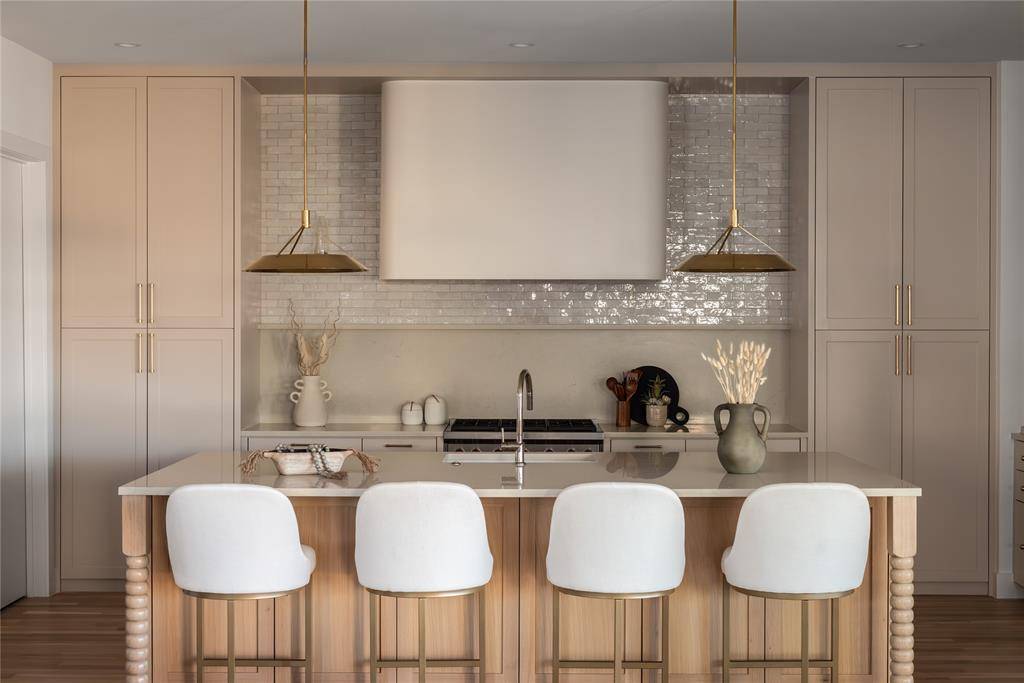 Dallas, TX 75214,6902 La Vista Drive