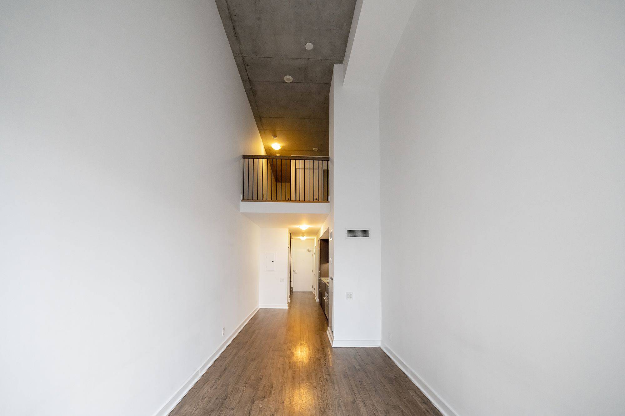 Toronto C01, ON M6K 0B3,5 Hanna AVE #448