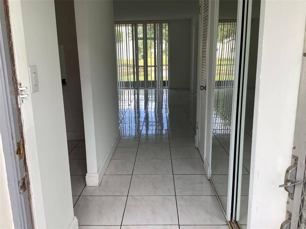 Sunrise, FL 33322,8220 Sunrise Lakes Blvd #110