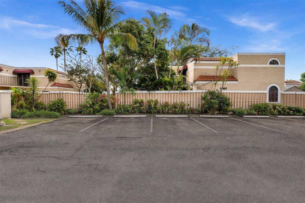 Delray Beach, FL 33445,3975 Village Dr #B