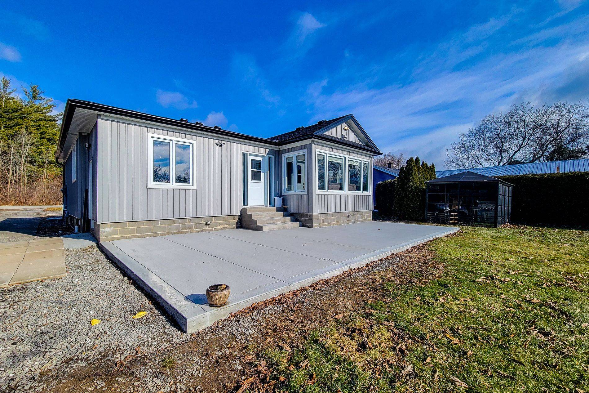 355 Ridge RD W, Grimsby, ON L3M 4E7