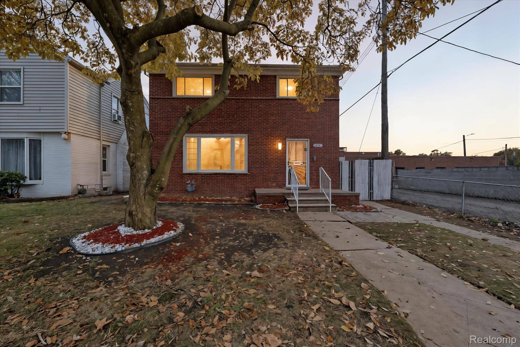 Detroit, MI 48219,16891 Avon AVE