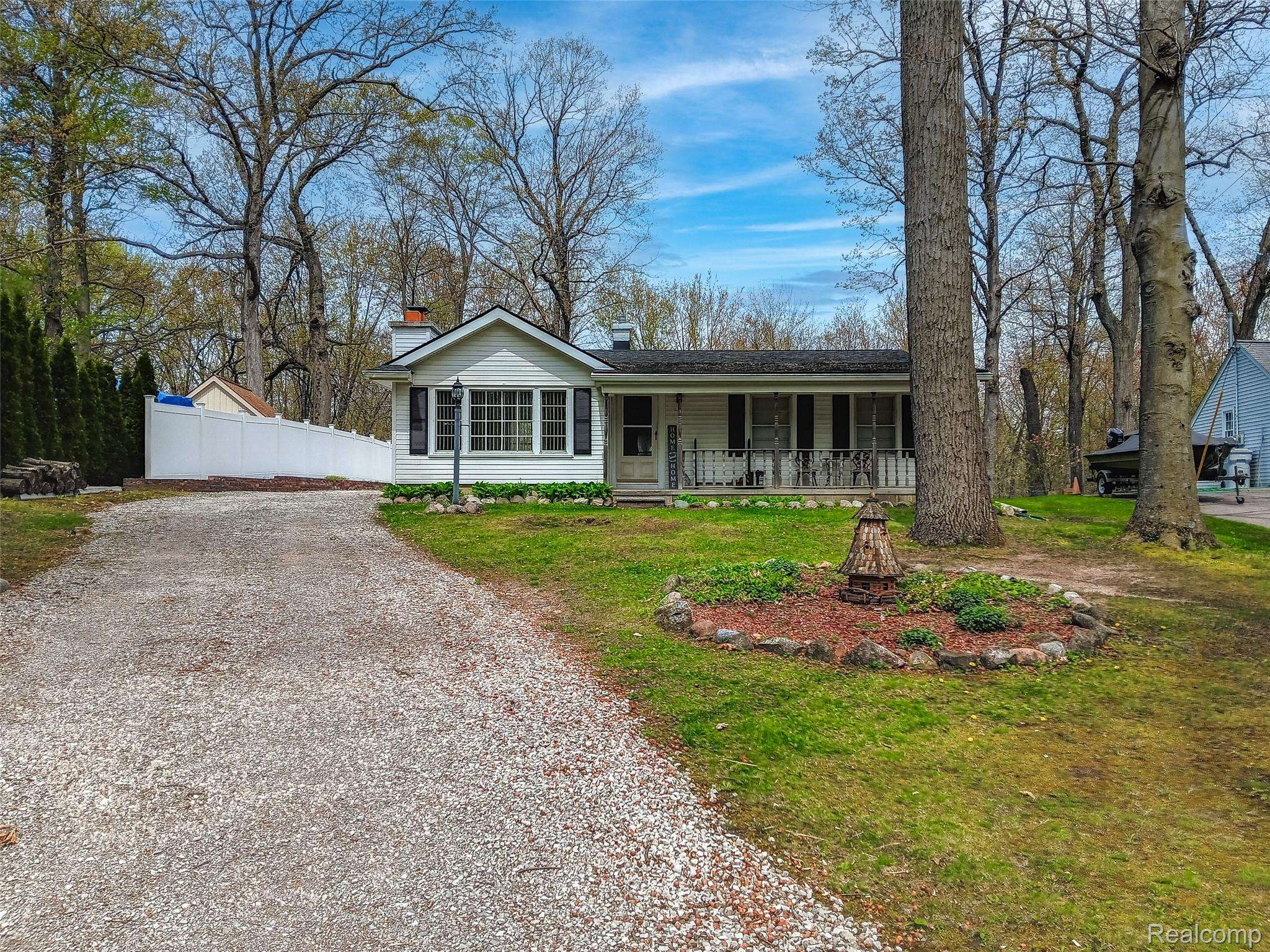 South Lyon, MI 48178,11849 Four Lakes DR