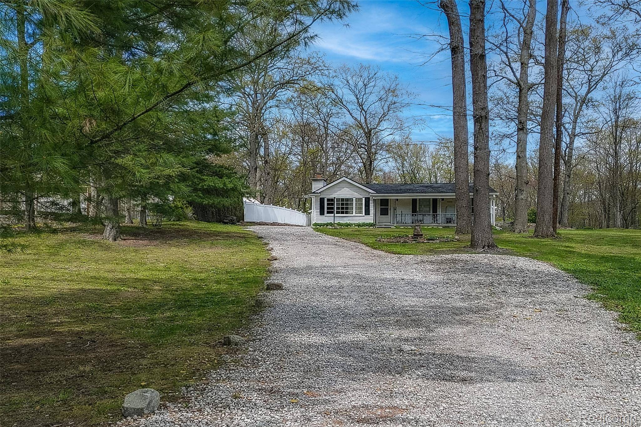 South Lyon, MI 48178,11849 Four Lakes DR