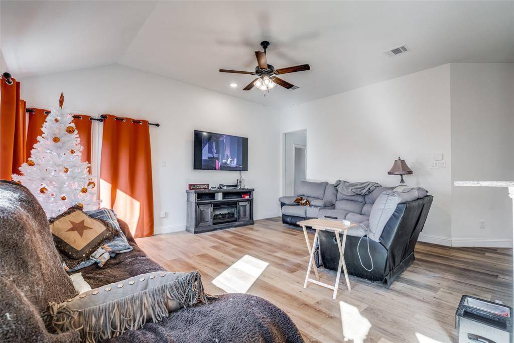 Cleburne, TX 76033,1402 Dry Creek Drive