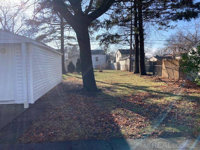 Center Line, MI 48015,8442 Central ST