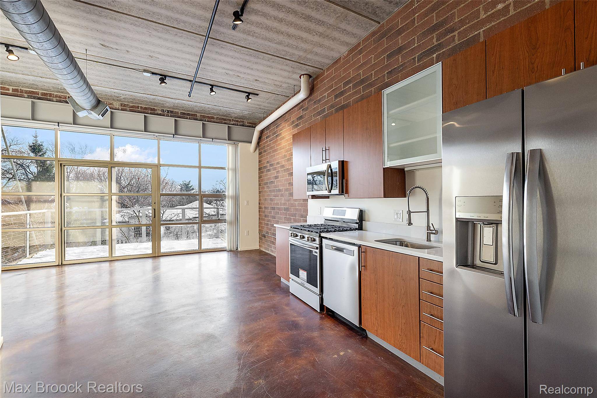 Royal Oak, MI 48067,333 E Parent AVE #35