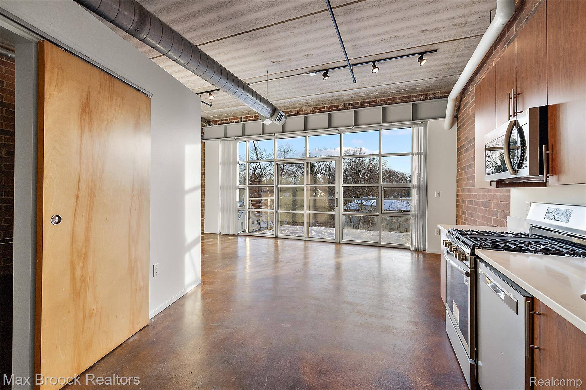 Royal Oak, MI 48067,333 E Parent AVE #35