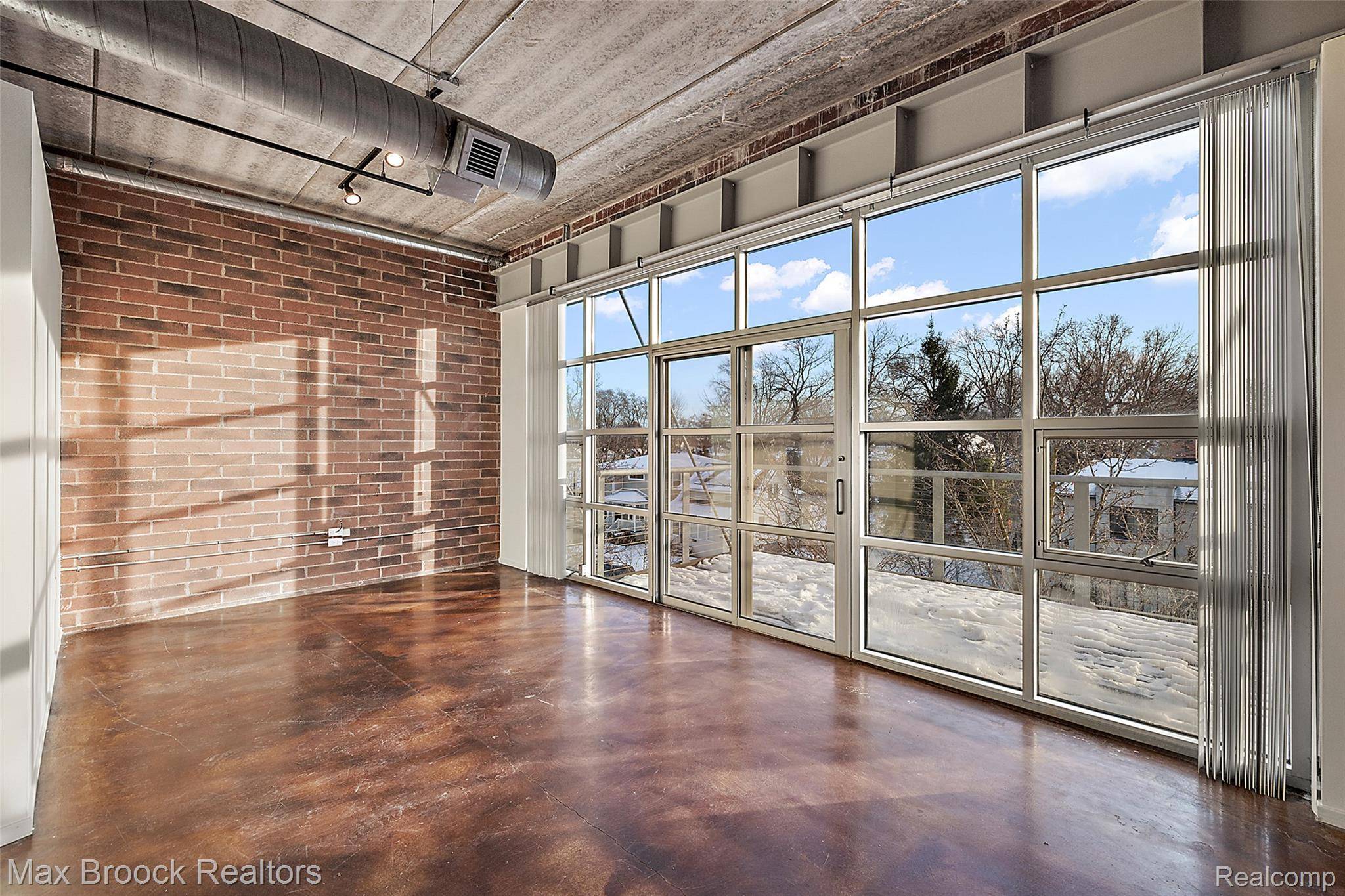 Royal Oak, MI 48067,333 E Parent AVE #35