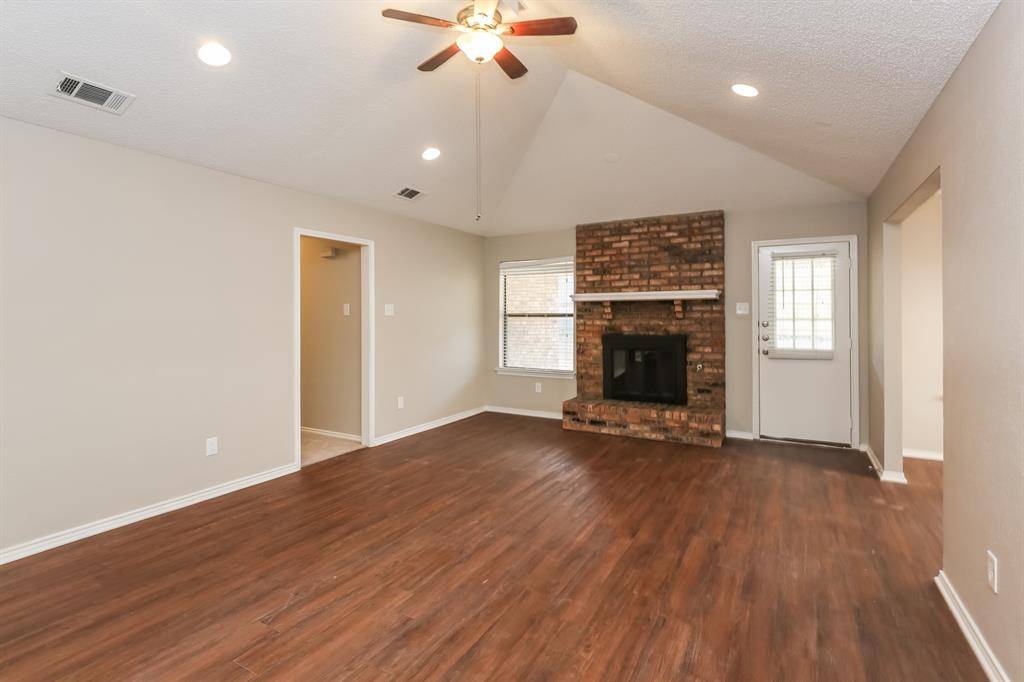 Desoto, TX 75115,521 Anglebluff Drive