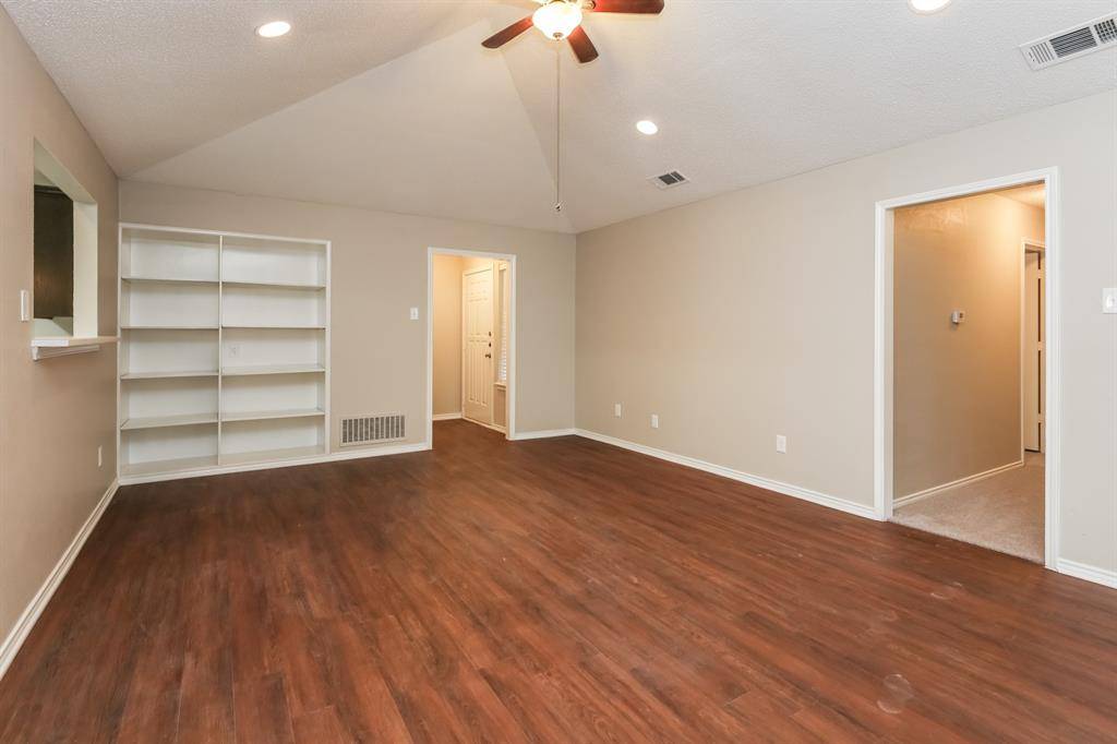 Desoto, TX 75115,521 Anglebluff Drive