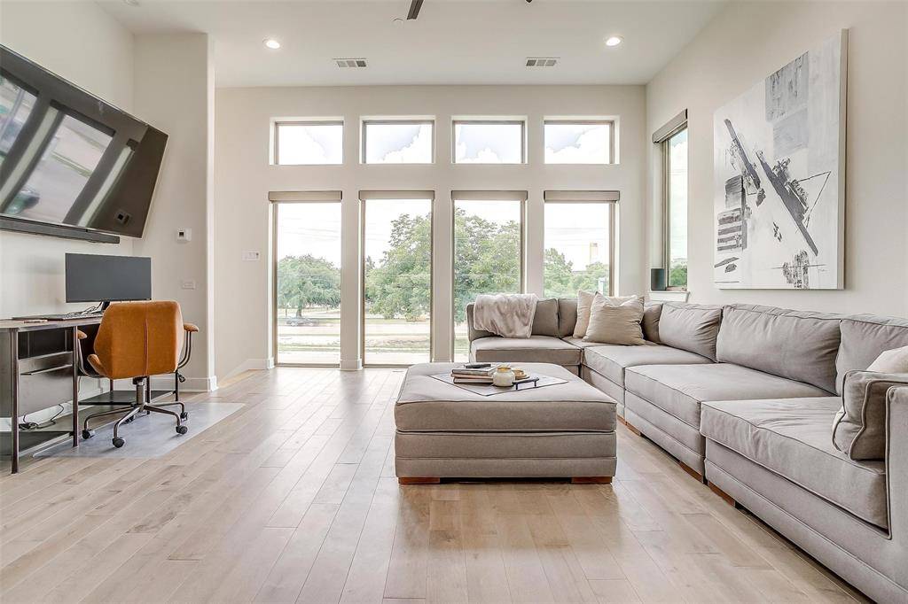 Dallas, TX 75210,3231 Elihu Street #101