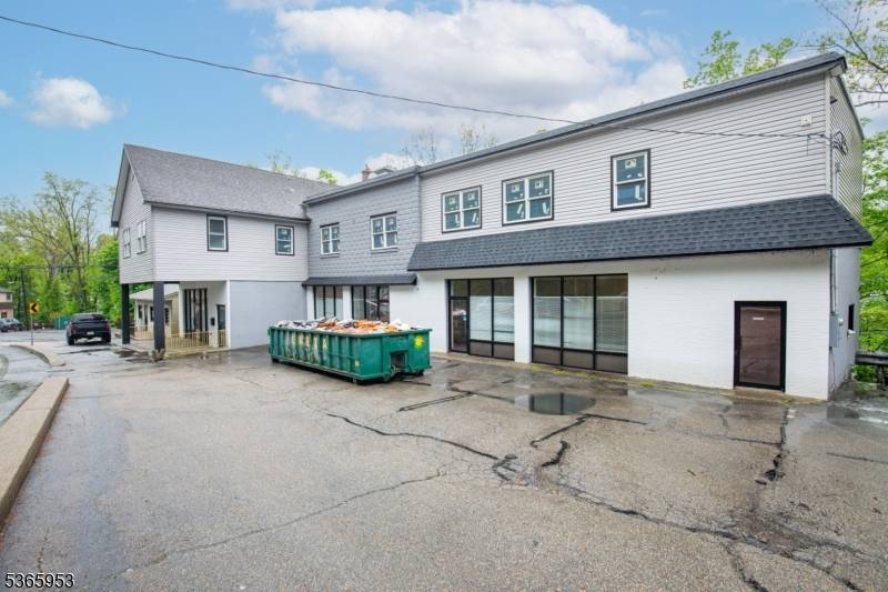 Bloomingdale Boro, NJ 07403,15 Hamburg Tpke