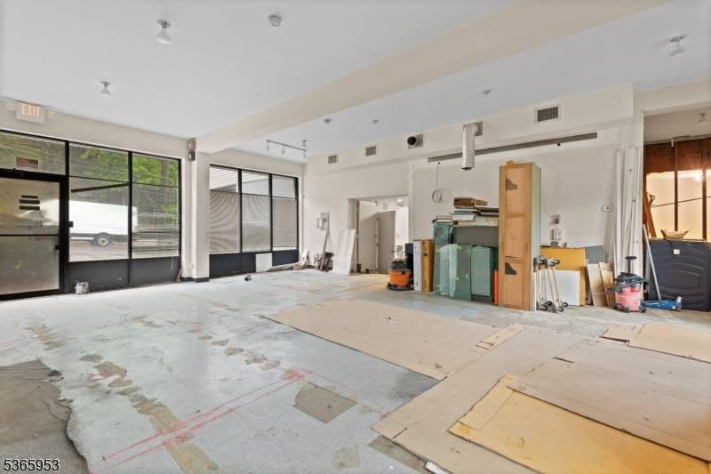 Bloomingdale Boro, NJ 07403,15 Hamburg Tpke