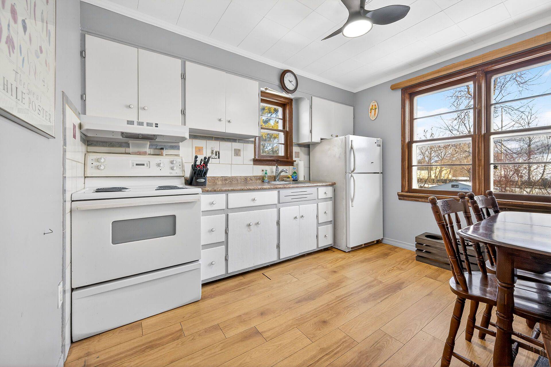 Mississauga, ON L5G 1S7,212 Troy ST