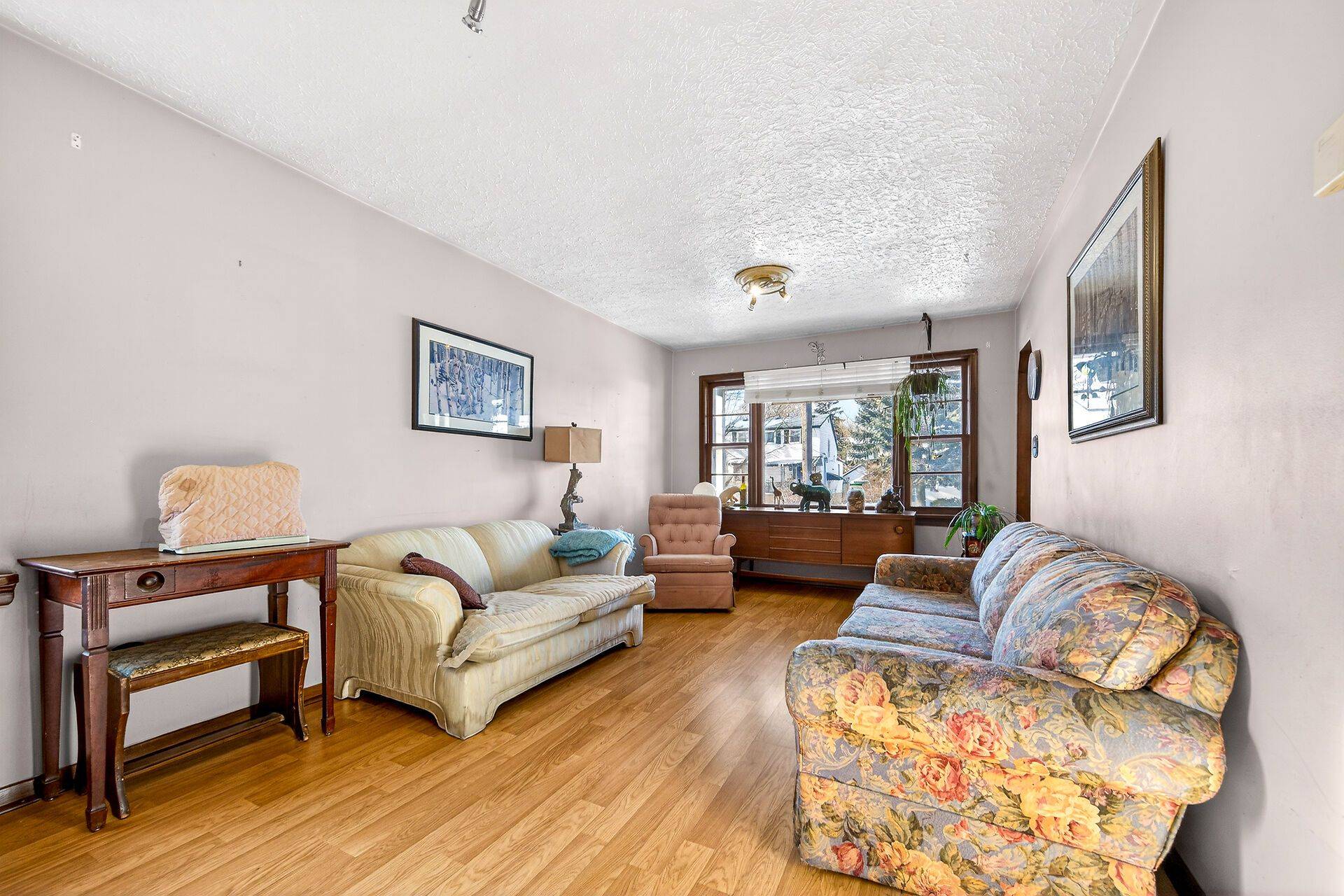 Mississauga, ON L5G 1S7,212 Troy ST