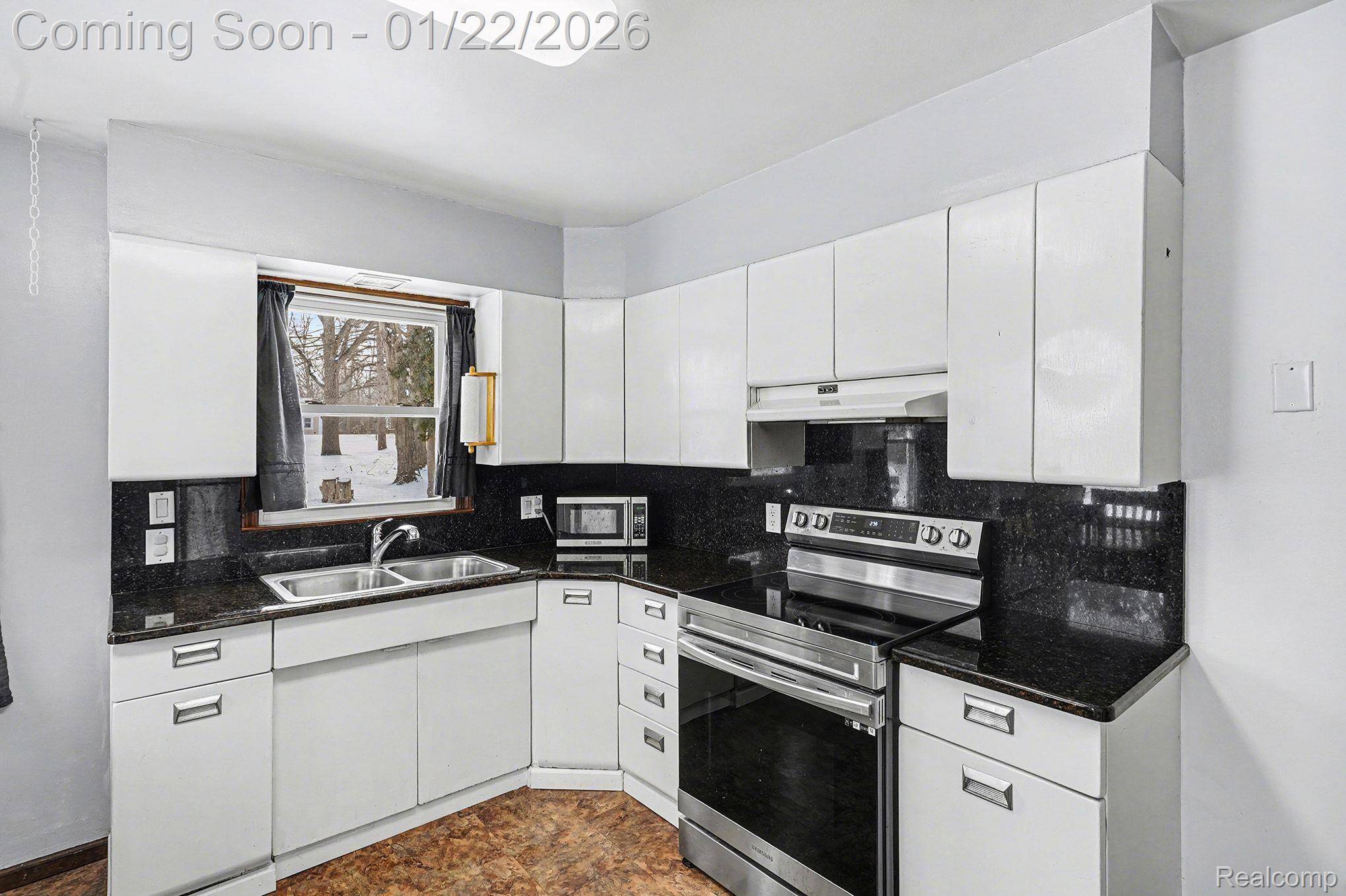 Waterford, MI 48327,941 Marvell PL