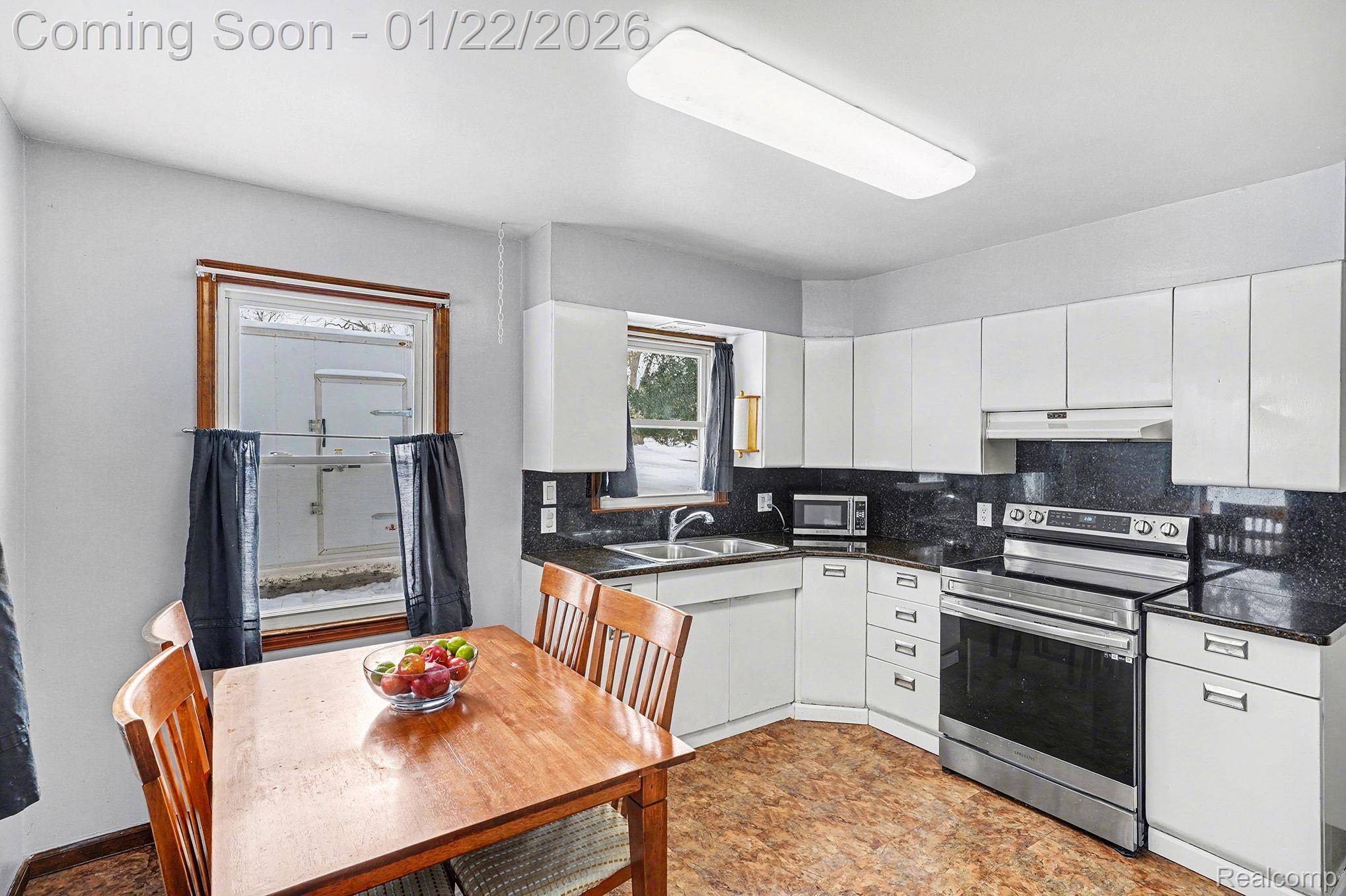 Waterford, MI 48327,941 Marvell PL