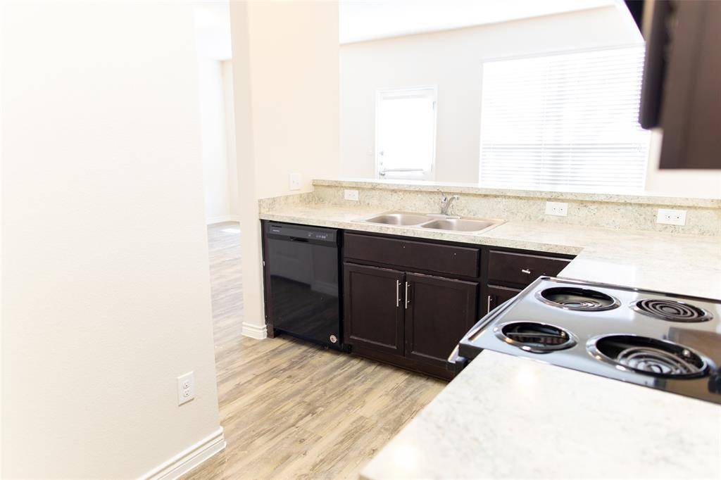 Dallas, TX 75227,9942 Chilmark Way