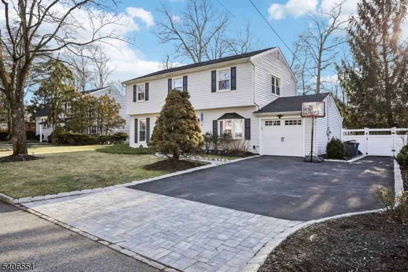 Madison Boro, NJ 07940,4 Delbarton Dr