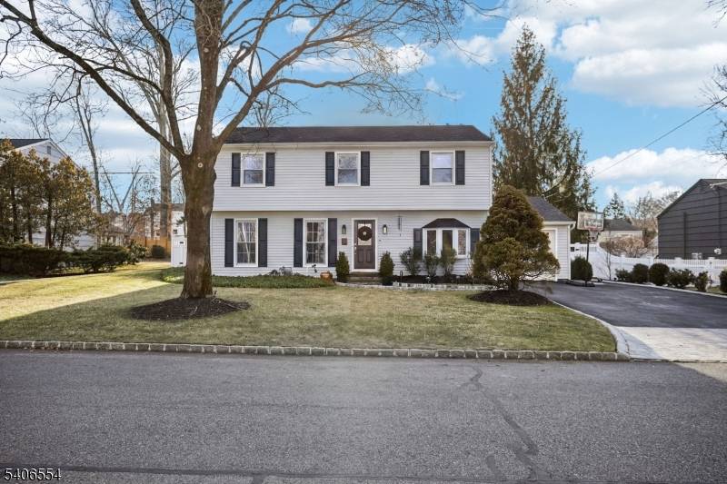 Madison Boro, NJ 07940,4 Delbarton Dr