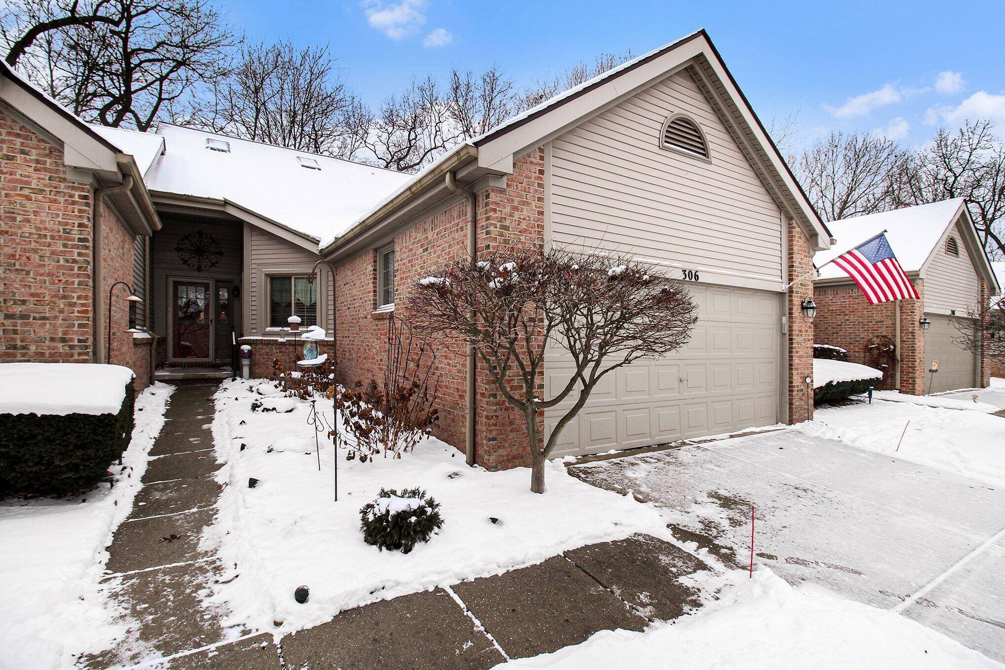 Brighton, MI 48116,306 Pineknoll CT