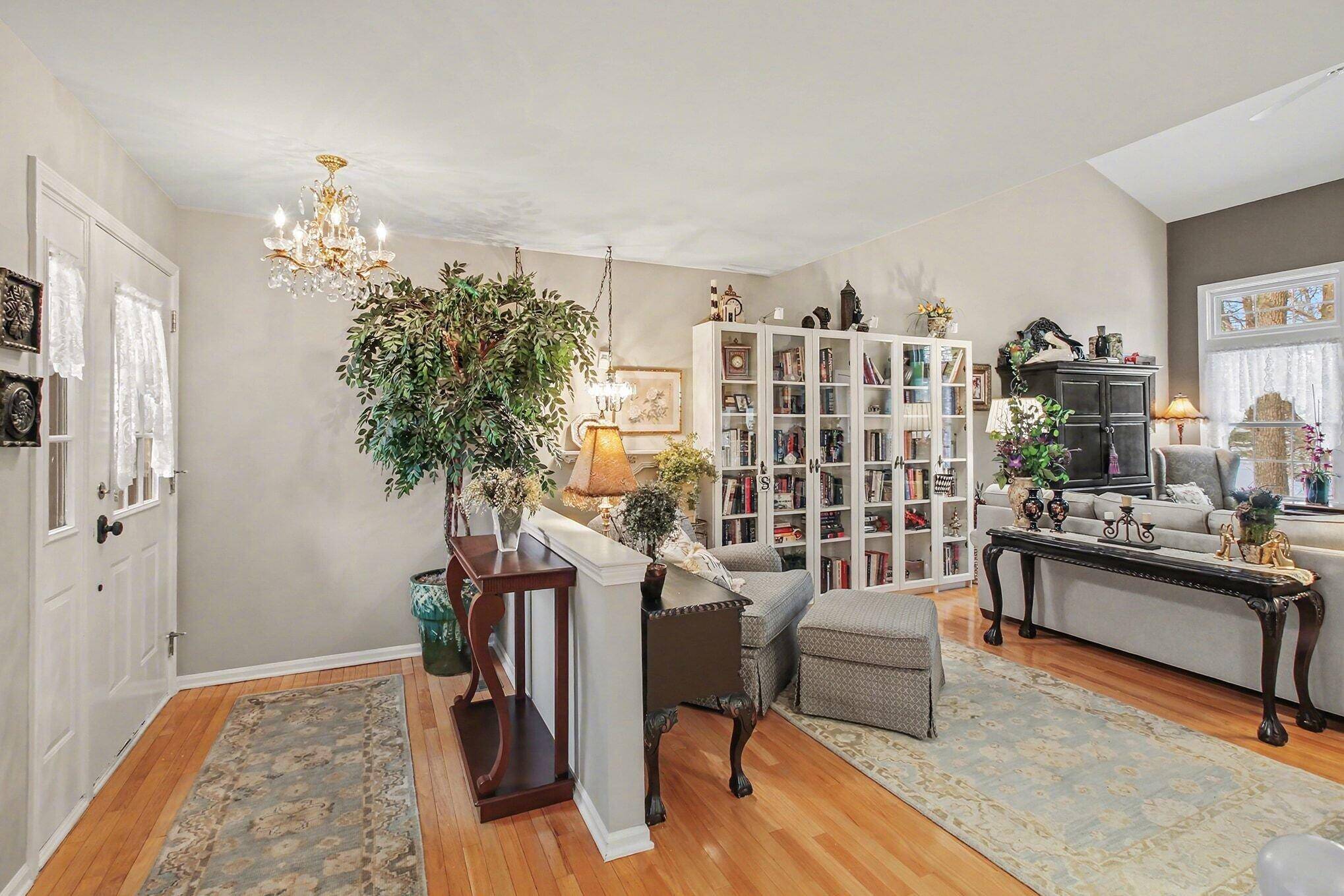 Brighton, MI 48116,306 Pineknoll CT