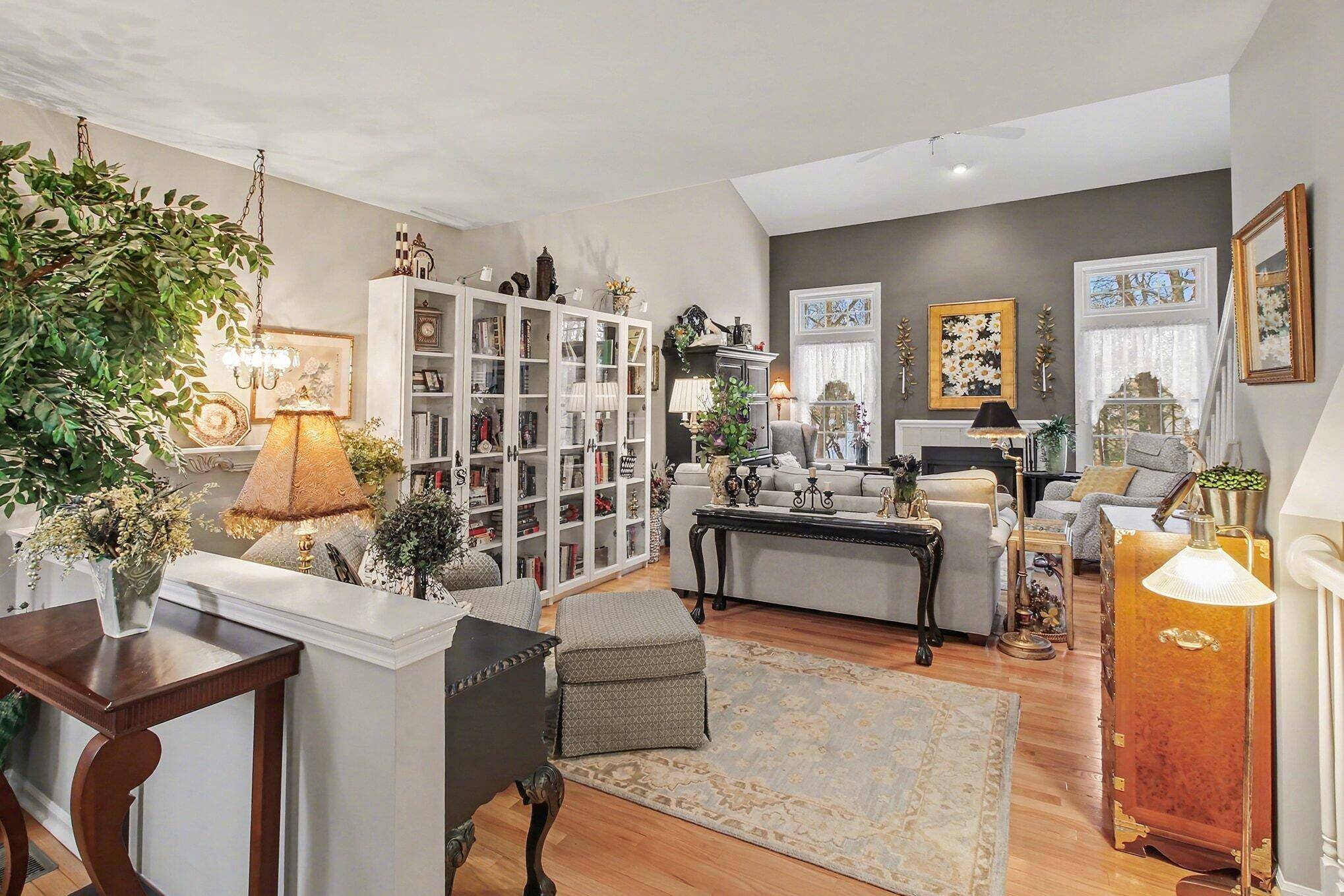 Brighton, MI 48116,306 Pineknoll CT