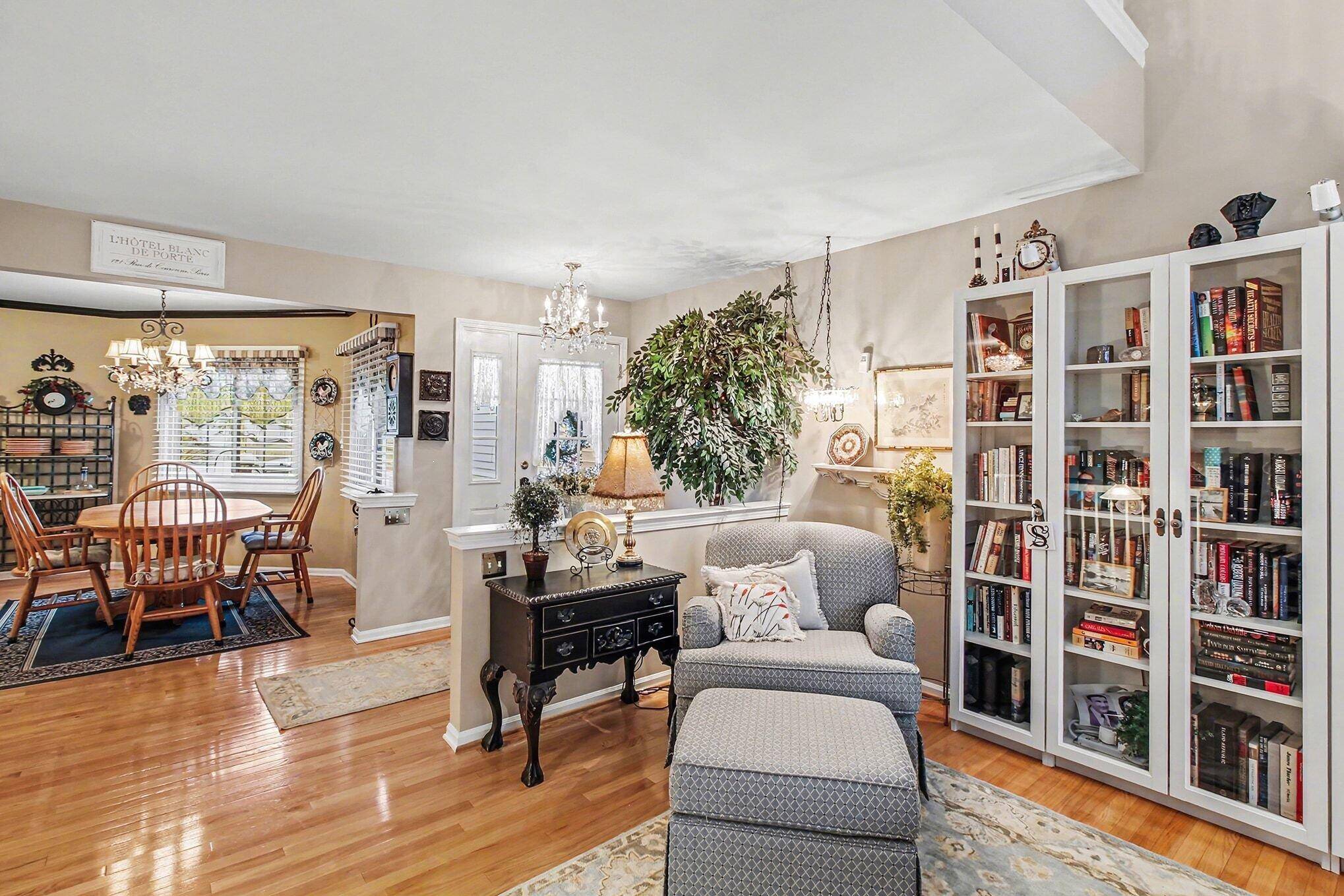 Brighton, MI 48116,306 Pineknoll CT