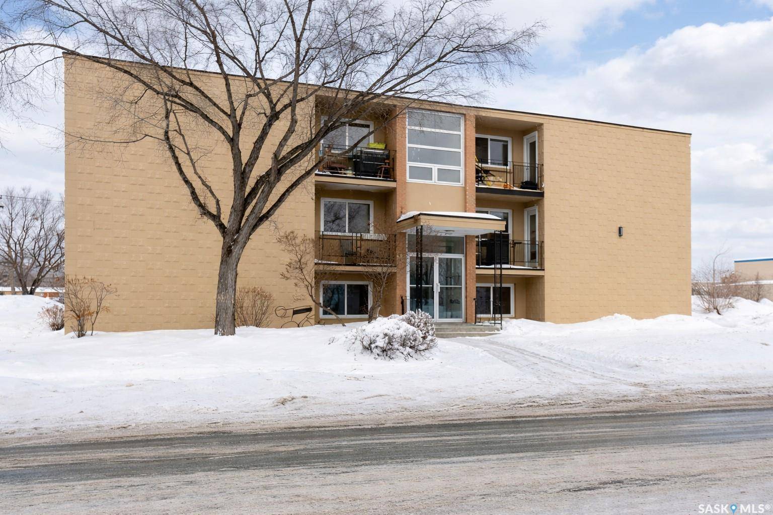 Regina, SK S4R 5E5,2620 5TH AVENUE N #8