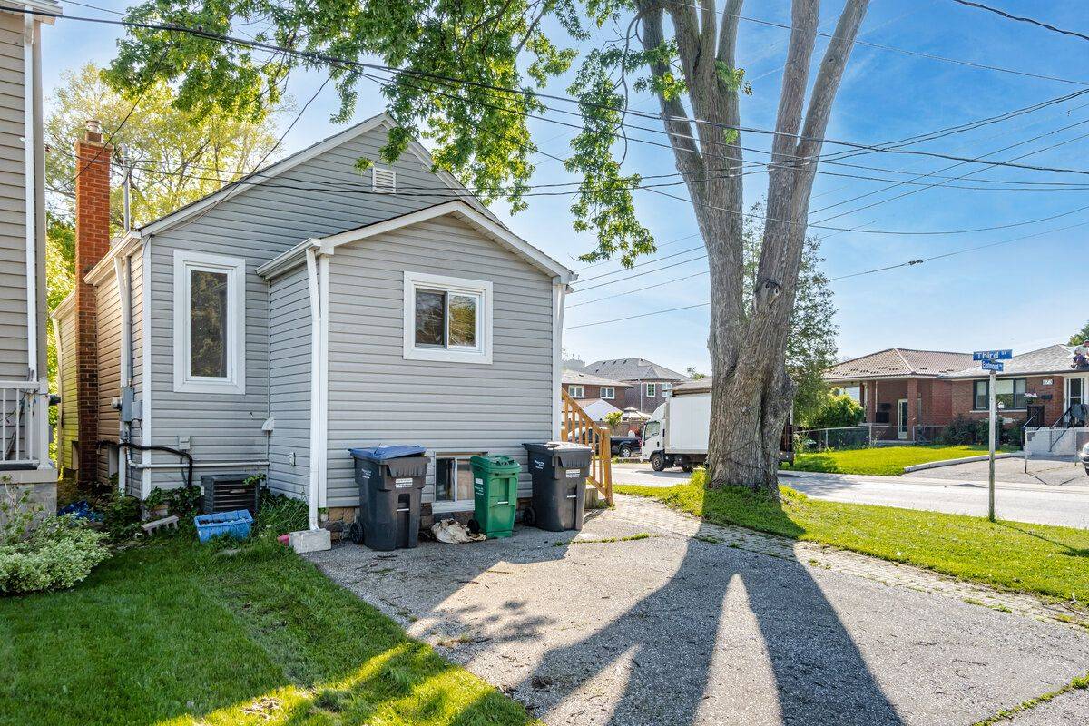 Mississauga, ON L5E 1Z3,1078 Eastmount AVE #1