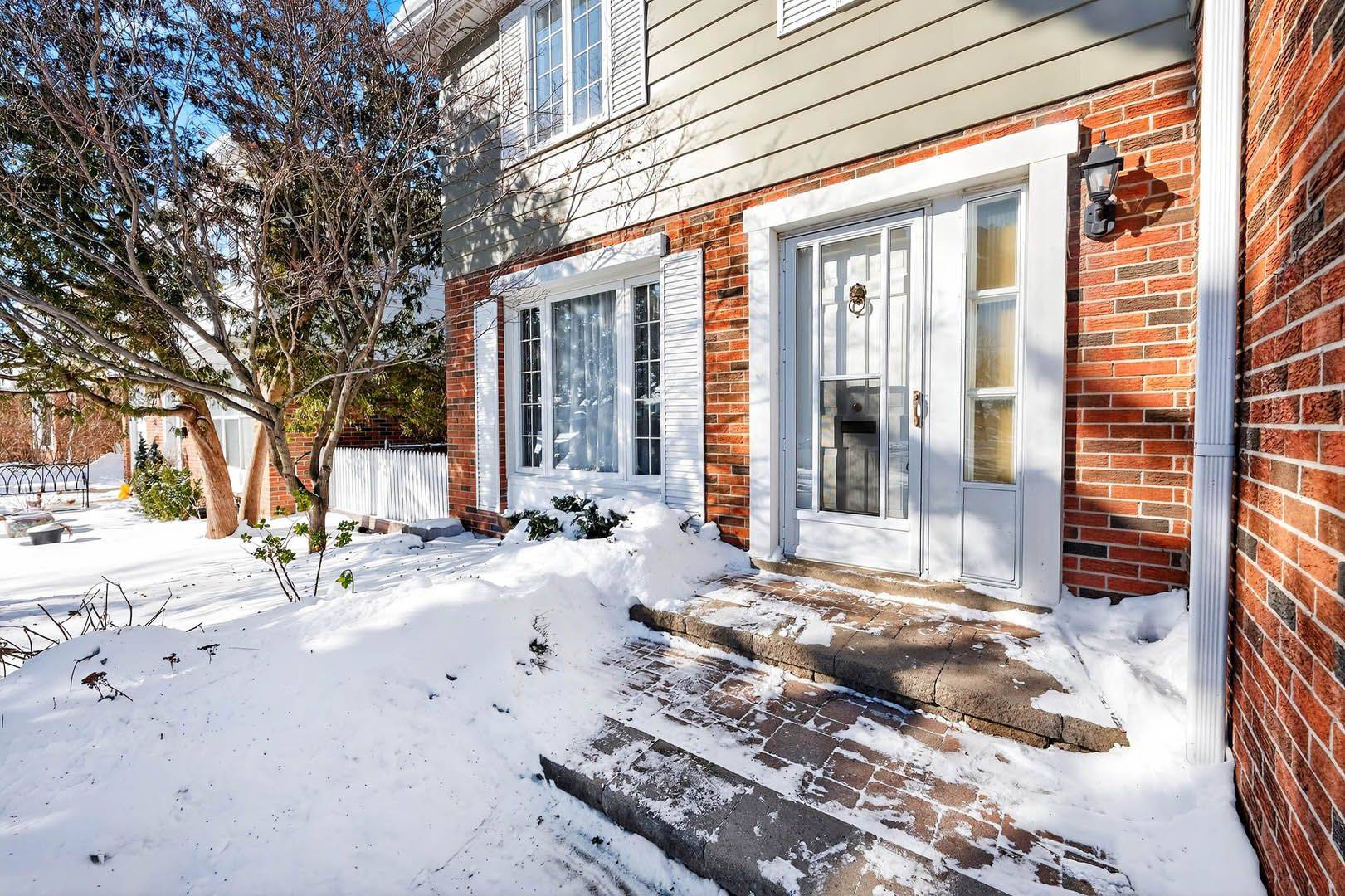 Mississauga, ON L5K 1L9,2133 Perran DR