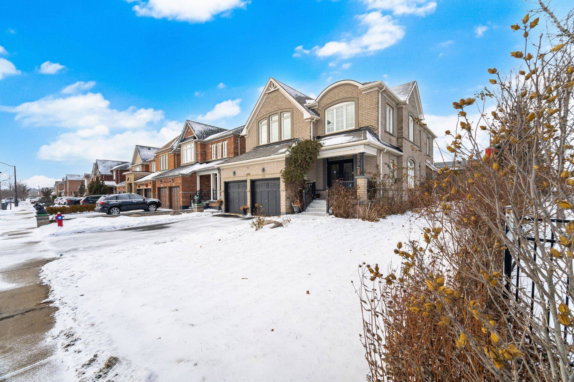 38 Lightcatcher CIR, Brampton, ON L6P 3P5