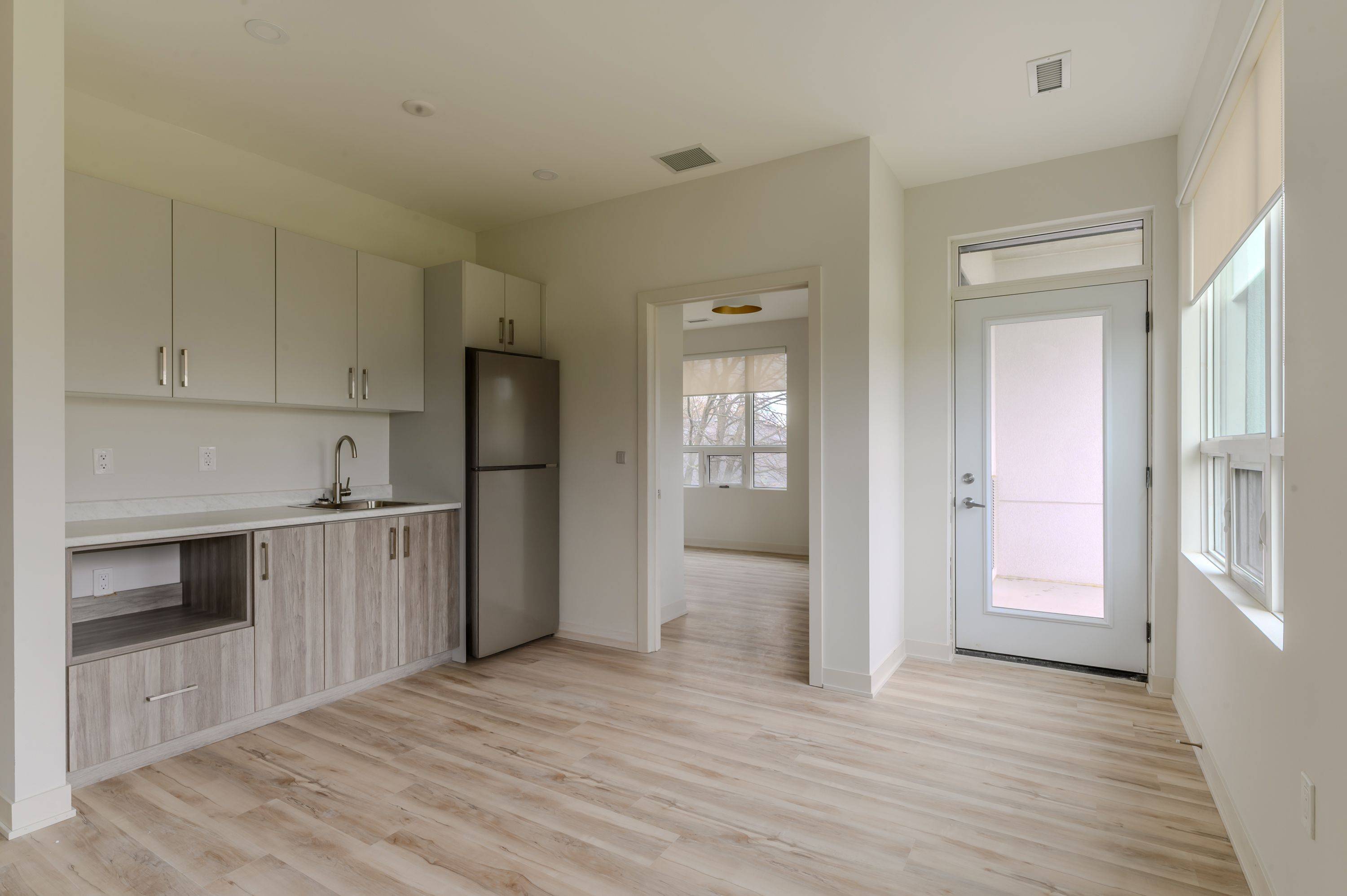 Brantford, ON N3R 4K5,152 North Park ST #201